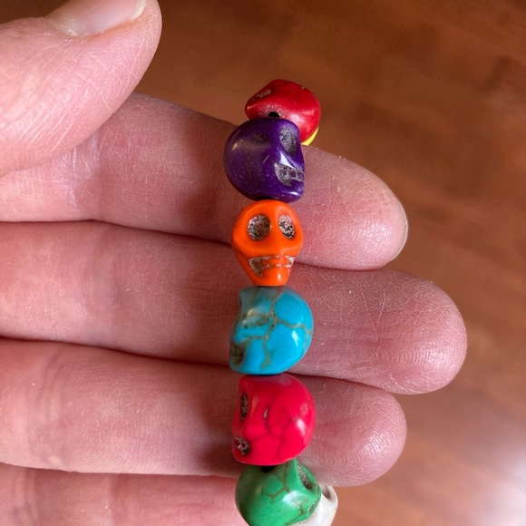 Howlite Skull Bracelet - Picture 7 of 7